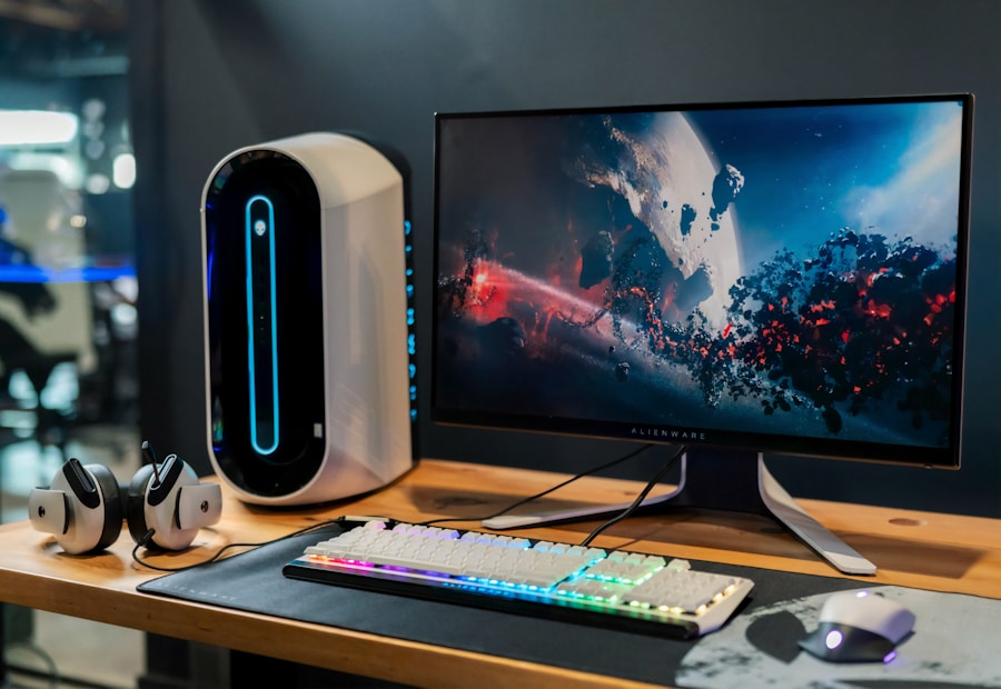 Una configuración para juegos que incluye un elegante escritorio estilo torre con detalles en azul, un monitor de pantalla ancha con un vibrante fondo de pantalla con temática espacial y un teclado retroiluminado colorido. Dos auriculares para juegos descansan sobre el escritorio.